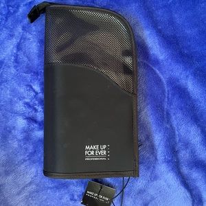 MAKE UP FOREVER VRUSH HOLDER